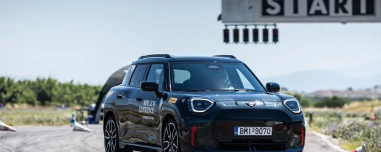 Οδηγούμε στην πίστα των Μεγάρων όλα τα MINI John Cooper Works