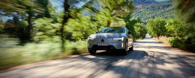 Δοκιμή Volvo ES90 Twin Motor Performance: Αυτό δεν είναι το Volvo που περίμενες 