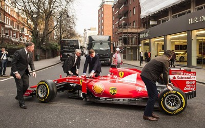 Η Ferrari δωρίζει μονοθέσιο F1 σε αντιπρόσωπό της