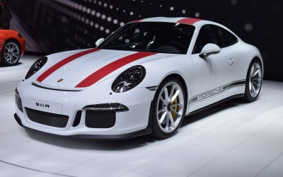 Τιμή στα «όπλα» από την Porsche 911 R (video)