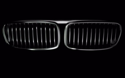 Mercedes-Benz & Porsche εύχονται χρόνια πολλά στη BMW