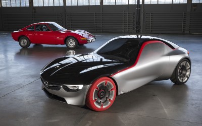 Το σύγχρονο Opel GT δίπλα στην ιστορία του