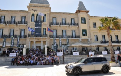 Η MINI στο Tweed Run στο νησί των Σπετσών
