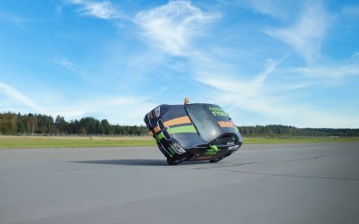 BMW σε δύο ρόδες με 186 km/h (video)