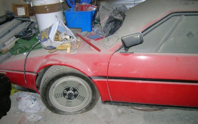 BMW M1 κάτω από… σκουπίδια