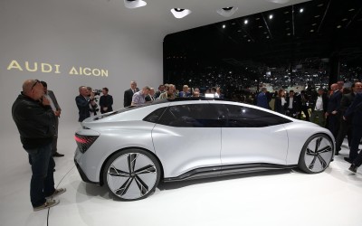 Τo... Audi R8 του μέλλοντος δεν θα έχει τιμόνι (vid)