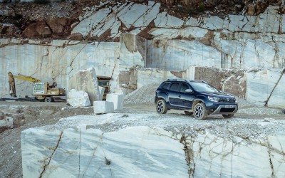 Το νέο Dacia Duster «κατακτά» το λατομείο Διονύσου (vid)