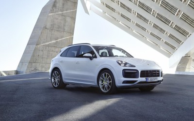 Η νέα Cayenne τώρα και υβριδική (vid)