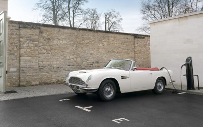 Η Aston Martin βρήκε τον τρόπο να κάνει αθάνατα τα ιστορικά αυτοκίνητα