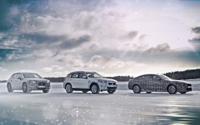 Τα τρία νέα ηλεκτρικά της BMW μαζί σε δοκιμές (vid)