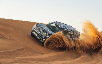 Ο Ερυθρός Σταυρός δοκιμάζει το νέο Land Rover Defender (video)