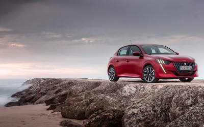ΟΔΗΓΟΥΜΕ το νέο Peugeot 208