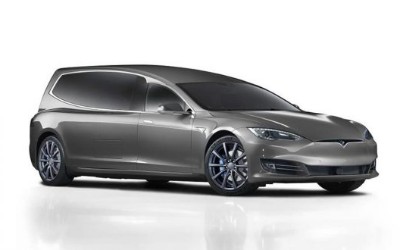 Όταν χτυπάς την πόρτα του Άγιου Πέτρου με... Tesla