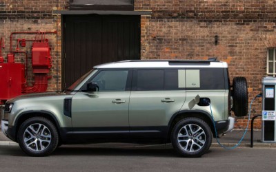 Land Rover Defender P400e: Το σκληροτράχηλο off roader αποκτά plug-in hybrid έκδοση