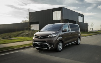 Το Toyota Proace Verso γίνεται ηλεκτρικό με αυτονομία 330 km 