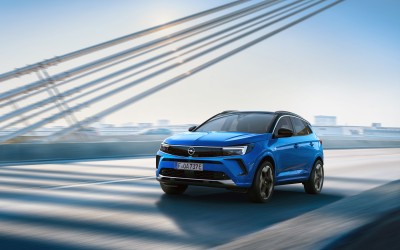Η Opel αποκαλύπτει το ανανεωμένο Grandland