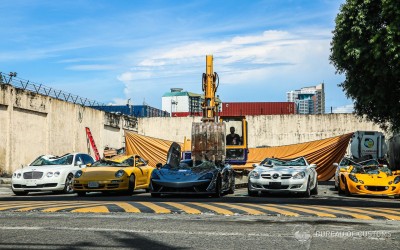 Γιατί μια μπουλντόζα καταστρέφει McLaren 620R και άλλα πανάκριβα μοντέλα στις Φιλιππίνες;