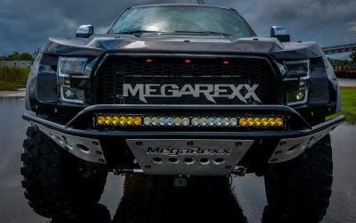 To Ford Raptor δεν σου είναι αρκετό; Δες το MegaRaptor! 