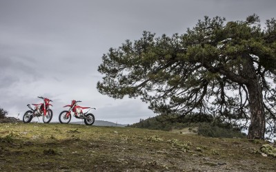 Off Road KTM-Husqvarna-GasGas ΜΥ 2022 - Χωματουργικές εργασίες τα 3 αδέρφια 