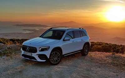 Δοκιμή Μercedes-AMG GLB 35 4MATIC: Dr AMG & Mrs GLB 