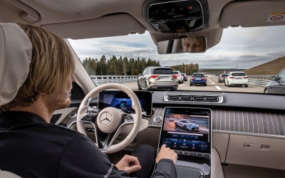 Μεγάλη νίκη της Mercedes επί της Tesla (video)