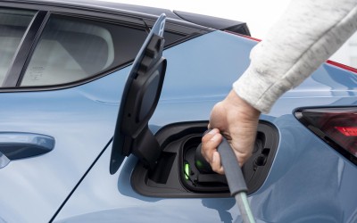 Με το καλώδιο ανά χείρας 