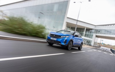 Δοκιμή Peugeot 3008 Hybrid: Με 225 ίππους και 1,5 lt/100 km κατανάλωση