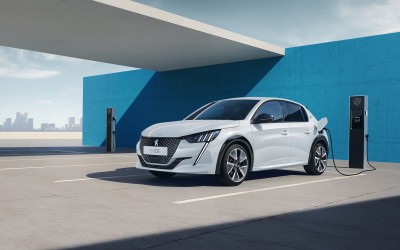 Αναβάθμιση για το Peugeot e-208 - Πώς κέρδισε ισχύ και αυτονομία