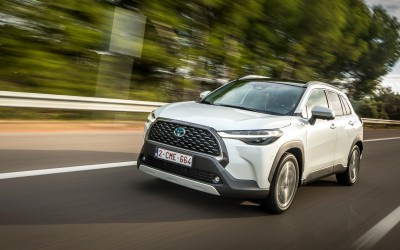 Οδηγούμε το νέο υβριδικό Toyota Corolla Cross στην Ισπανία