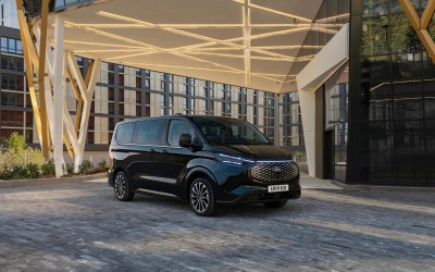 Νέο Ford Tourneo Custom: Ηλεκτρικό, plug-in υβριδικό, diesel και 4x4!