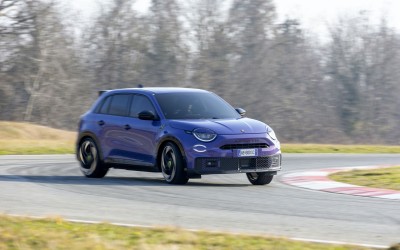 Οδηγούμε στο Balocco το Abarth 600e: Scorpionissima