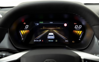Υβριδικό C-SUV που καίει 5 lt/100 km και έχει σχεδόν 200 ίππους! 