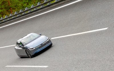Το Volkswagen που φορτίζει από τον ήλιο - Έσπασε τρία ρεκόρ