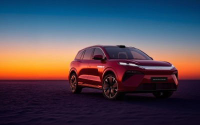 Ήρθε Ευρώπη το μεγάλο SUV της BYD – Φορτίζει σε 9 λεπτά και έχει αυτονομία 653 km