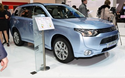 Υβριδικό Outlander PHEV Ευρωπαϊκών Προδιαγραφών