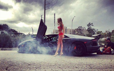 Όταν η Candice συνάντησε την …Aventador

