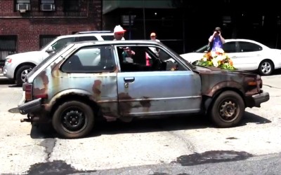 Έκανε κηδεία στο αυτοκίνητό του (Video)