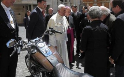 239.000 ευρώ έπιασε η Harley του Πάπα