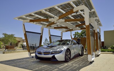 Γκαράζ από μπαμπού της BMW φορτίζει ηλεκτρικά αυτοκίνητα