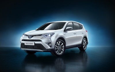 To υβριδικό Toyota RAV4