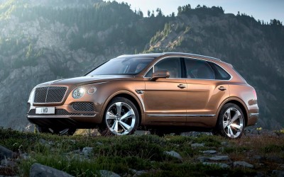 Οδήγησε την Bentayga στον πάγο με 11.900€ (VIDEO)