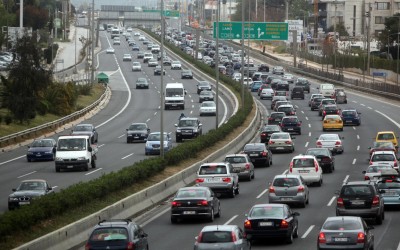 Επιβάρυνση με τέλη για αυτοκίνητα που έχουν καταστραφεί

