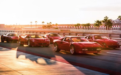 5 διαφορετικές γενιές Ferrari στην ίδια πίστα (Videos)