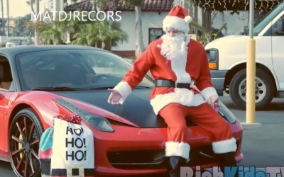 Ο Αγ.Βασίλης μοιράζει δώρα με Ferrari (Video)