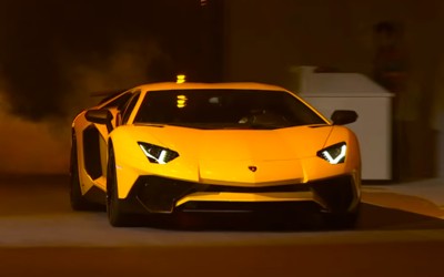 Καλές γιορτές από τη Lamborghini (Video)