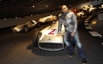 Πρώτη επίσημη εμφάνιση του Hamilton για την Mercedes (video)