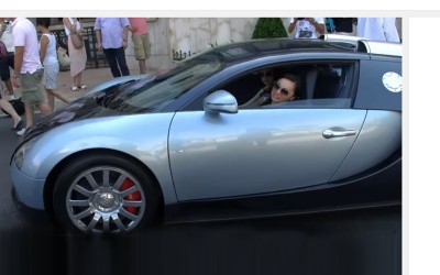 Κοπέλα με Bugatti δίνει 500 € στον παρκαδόρο (video)