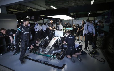 F1: Ο Rosberg στην pole, o Hamilton με προβλήματα