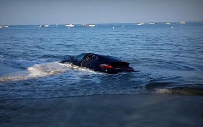 Έκανε την Porsche Panamera… υποβρύχιο (video)