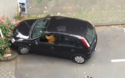 Παρκάρισμα σκέτος μπελάς (video)